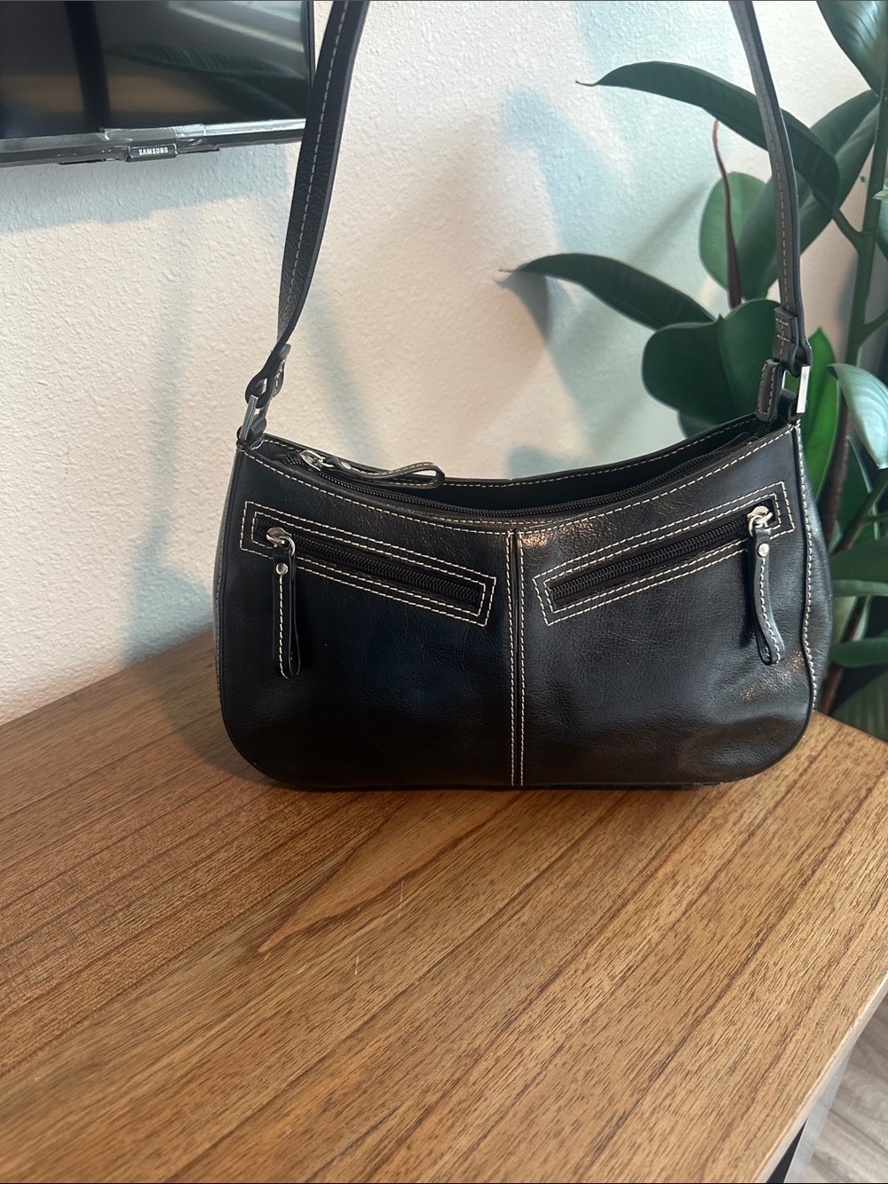Etienne Aigner Genuine Leather Black Bag w/Contrast Stitching - Picture 5 of 15
